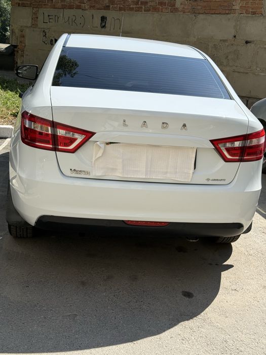 Продам авто машину VESTA