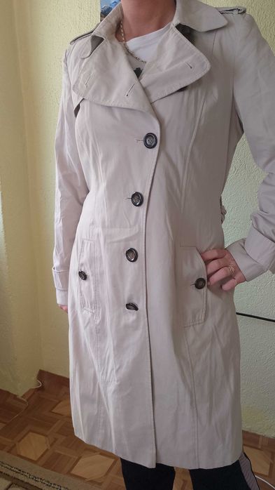 Бежово дамско манто