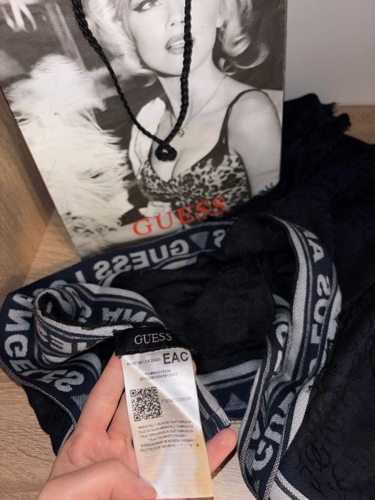 Eșarfă Guess bleumarin imprimeu