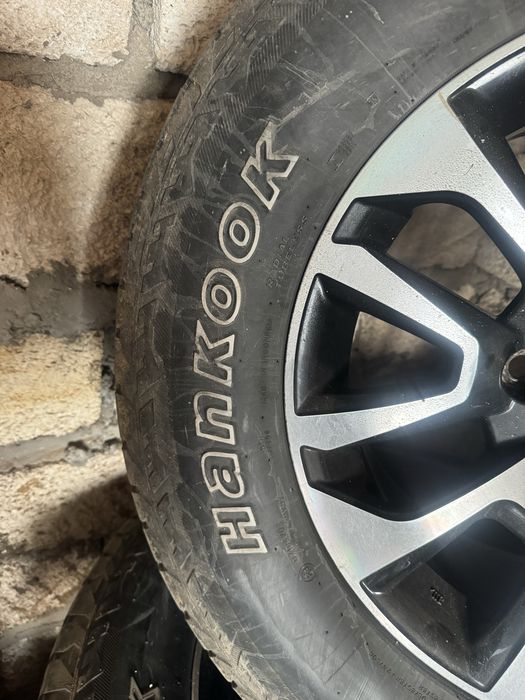 Продам комплект летьних резин с дисками