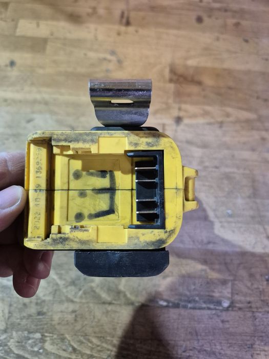 Filetanta cu impact DEWALT DCF 887 18V