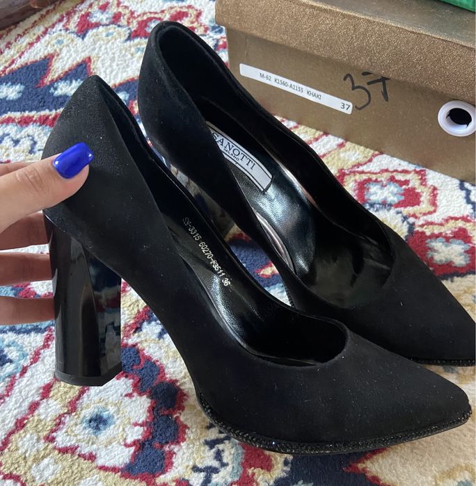 продам черные замшевые туфли