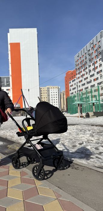 Продам красивую коляску ining baby