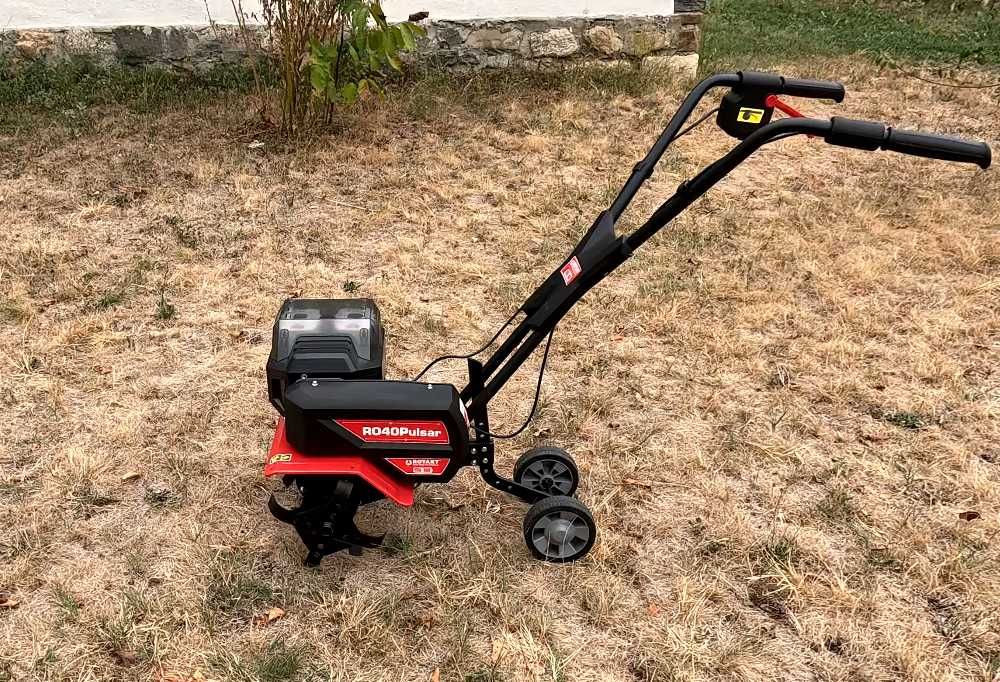 Motocultor Rotakt Pulsar RO40 cu acumulator de 4Ah și încarcător