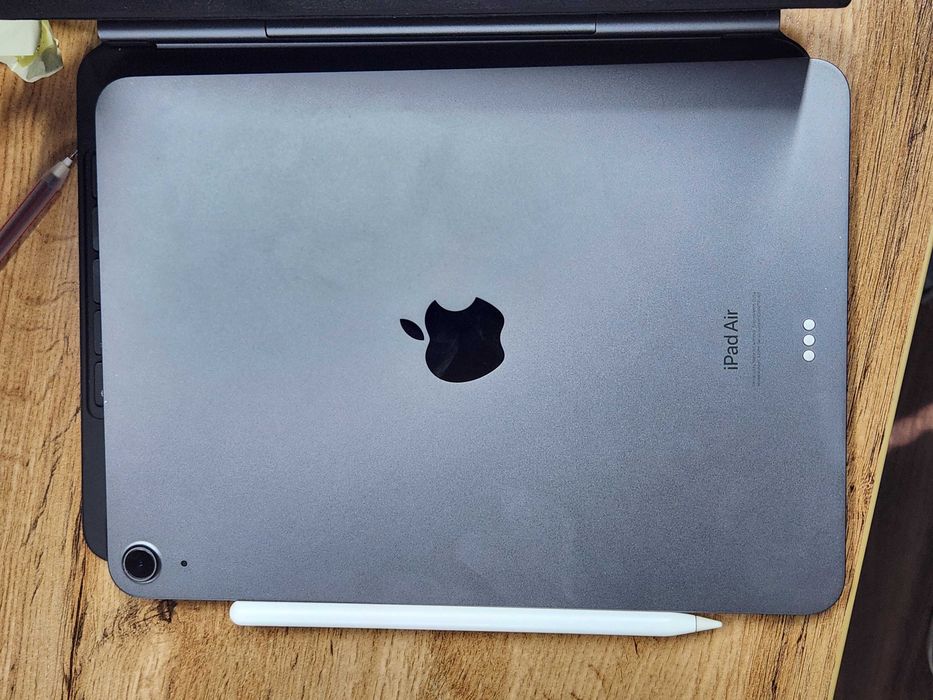 IPad Air M1 5th Gen, 64talik + Magic Keyboard + Apple Pencil