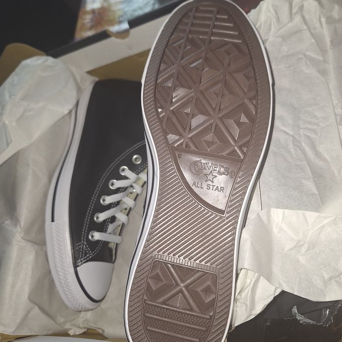 Converse piele negri