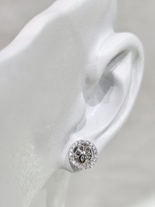 Изысканные серьги-пусеты