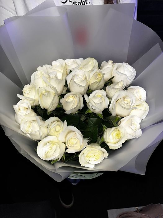 Гүл сатылады бағасы 50к ақ роза 10к