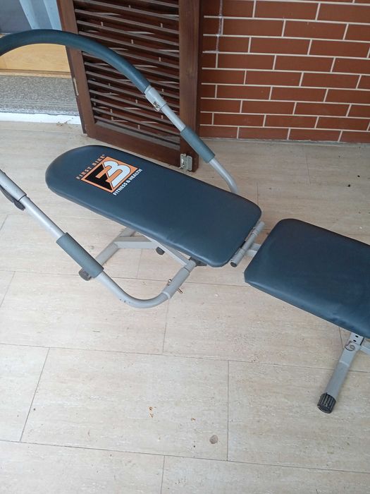 Banca fitness pentru abdomene