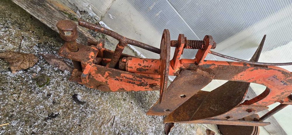 Pluguri, bilon, cositoare/tocatoare, motor pasquali 18 cai 4x4