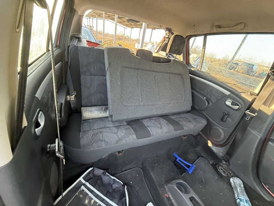 Dacia Sandero 1.6 на части