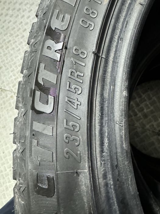 Зимные шины комплект