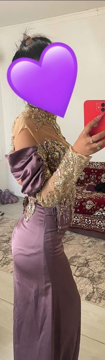 Продавам официална рокля+обици и токчета