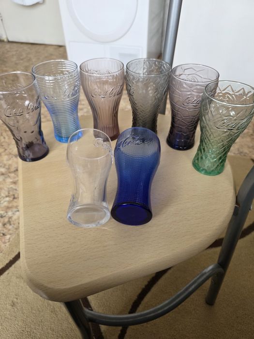 Продавам шарени чашки на кока кола