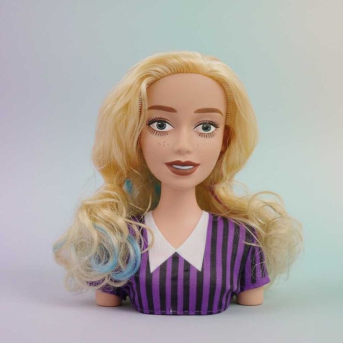 Стилни прически с кукла за оформяне на прически с гребен