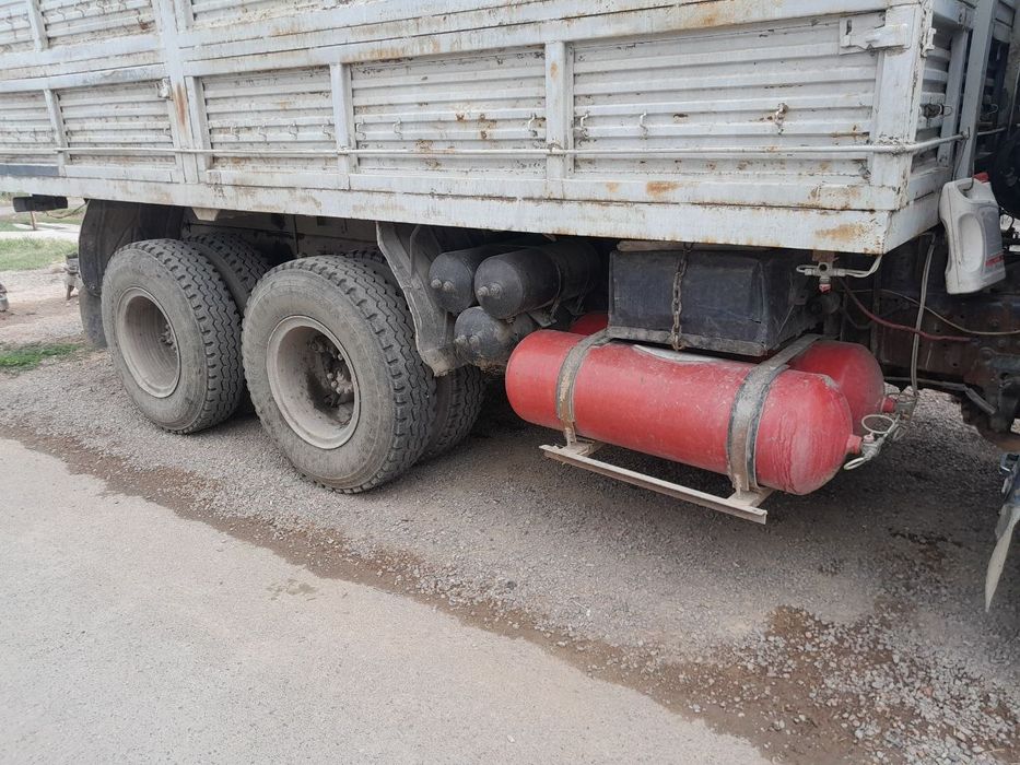 Продаётся грузовая машина камаз,на ходу