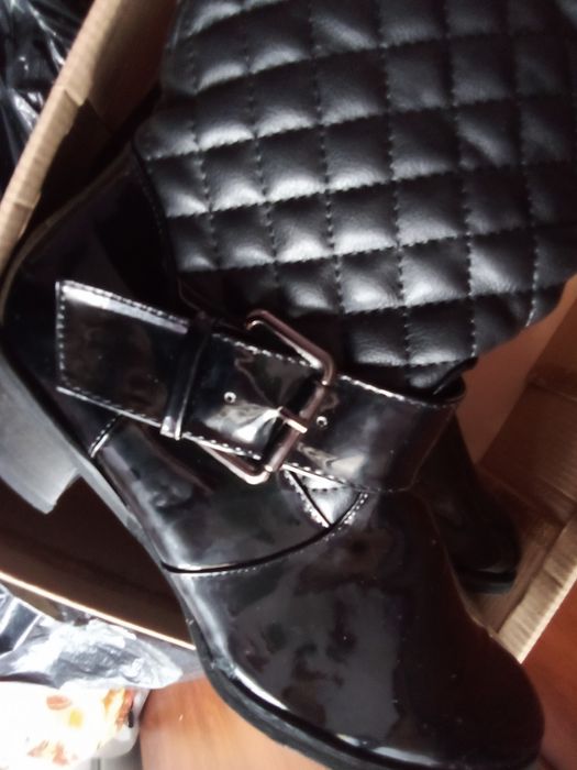 Лачени ботуши нови с топла подплата