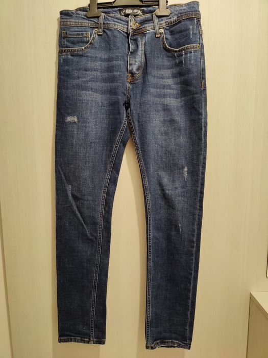 Blugi noi fara eticheta