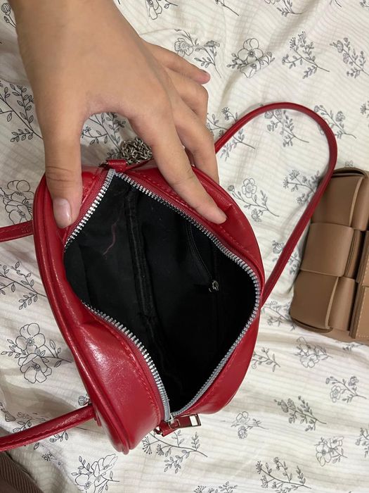 продам красную сумку