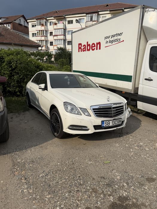 MERCEDES-BENZ E-Class