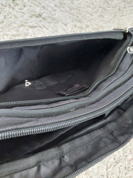 Чанта за лаптоп на Dicota и подарък Gabol.