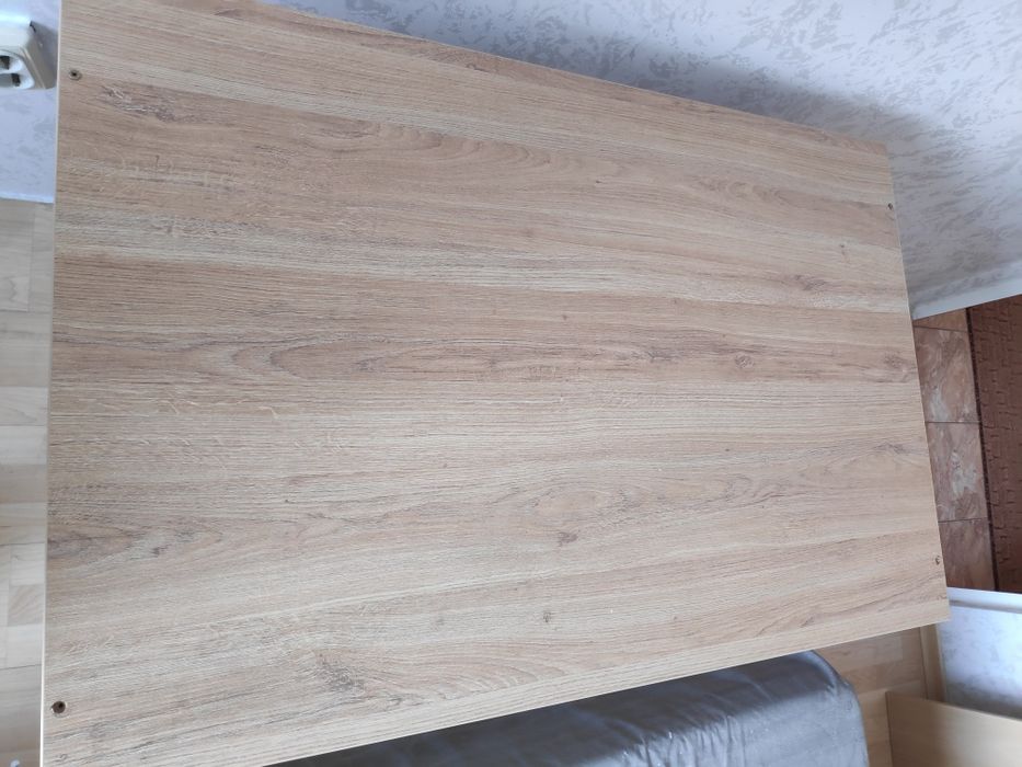 Продавам бюро/маса,без чекмеджета