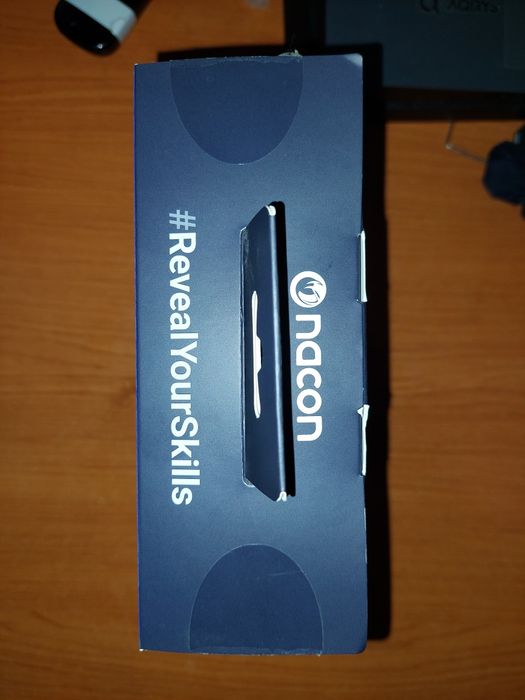 Vând controller/manetă NOUĂ de consolă PS4 Nacon