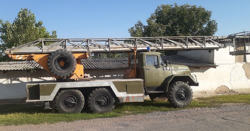 Зил 131 автовышка сотилади. 32 метр.