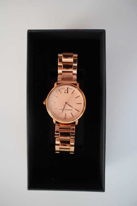 Дамски часовник Isabella Ford,
Иноксов часовник с диамант