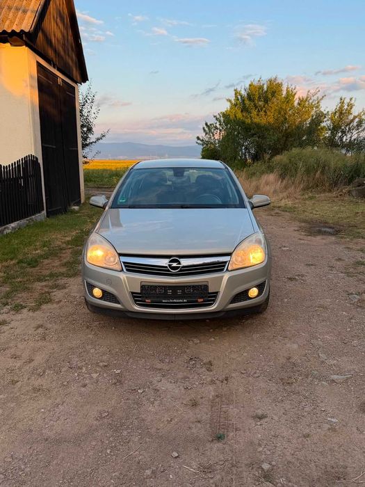 Auto Opel astra h