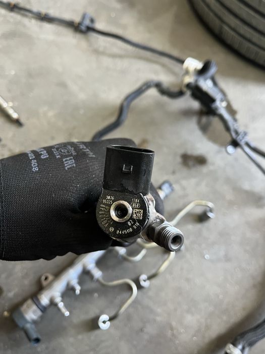 Помпа/дюзи/рейл бмв х1 ф48 1.8д 150 ( pompa/diuzi/reil bmw x1 f48 1.8d