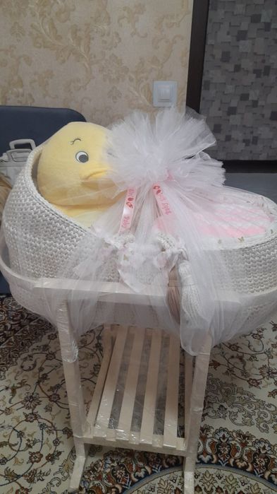 Lyulka qöl iwi töqilgan ichida körpacha bord va yastığı bn