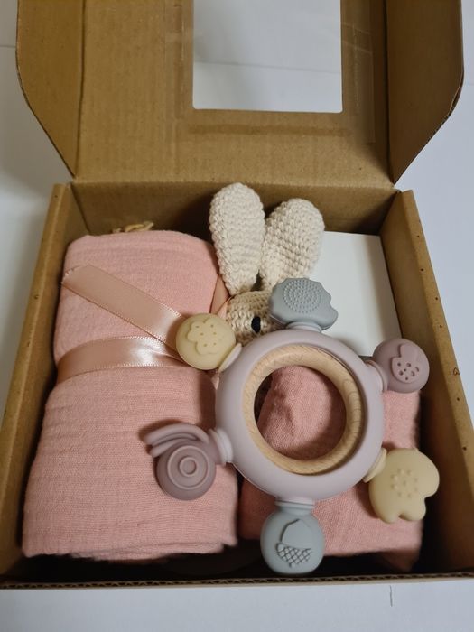 Set Cadou Premium din 6 piese pentru bebe-zornaitoare iepure