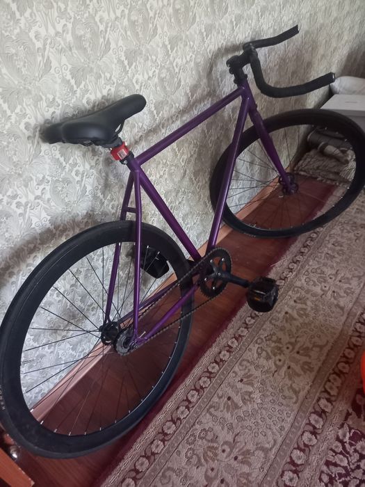 продается велосипед с фиксированной передачой