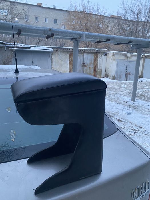 Подлокотник.