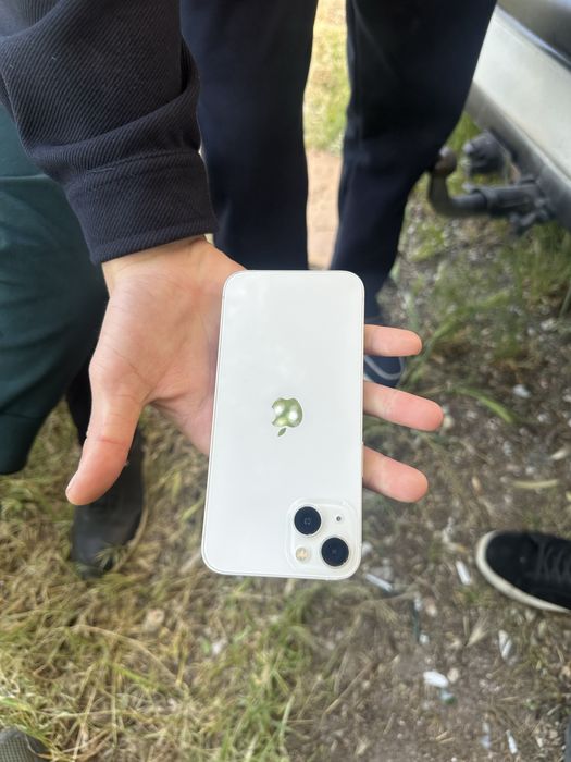 Айфон 13 каропкасымен