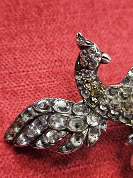 Сребърна брошка от 18 - ти век.