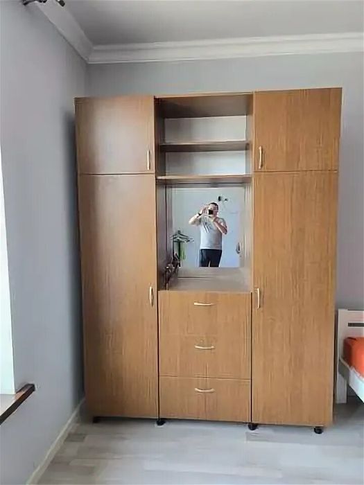 Шкаф для одежды целый