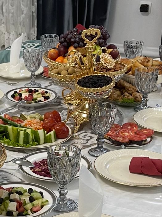 Фруктовница, менажница и бокаы