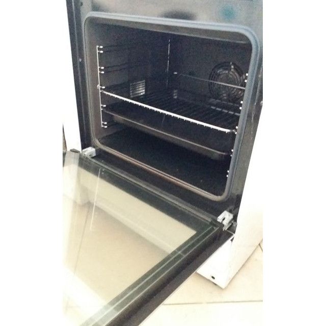 Готварска печка с керамичен плот Electrolux VOSS