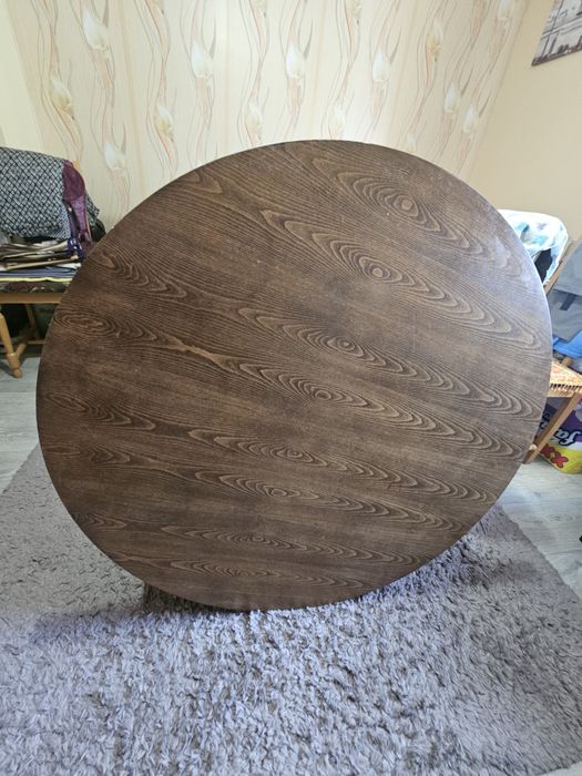 Масивна дървена маса