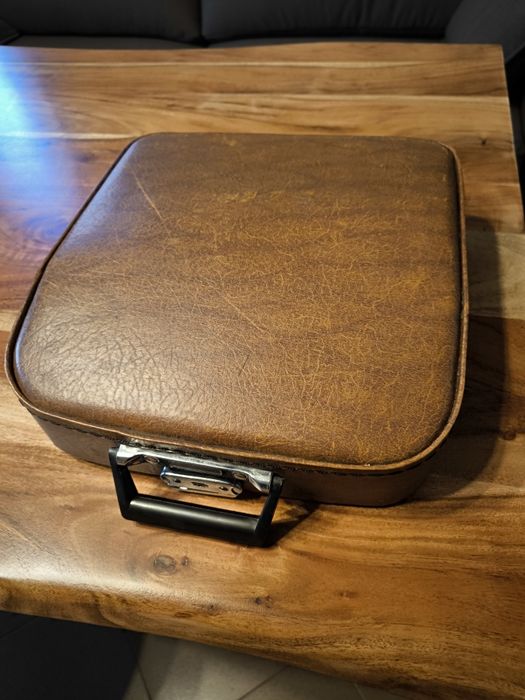 Максимално запазена Maritsa 11 (Марица 11) пишеща машина с калъф, идеа