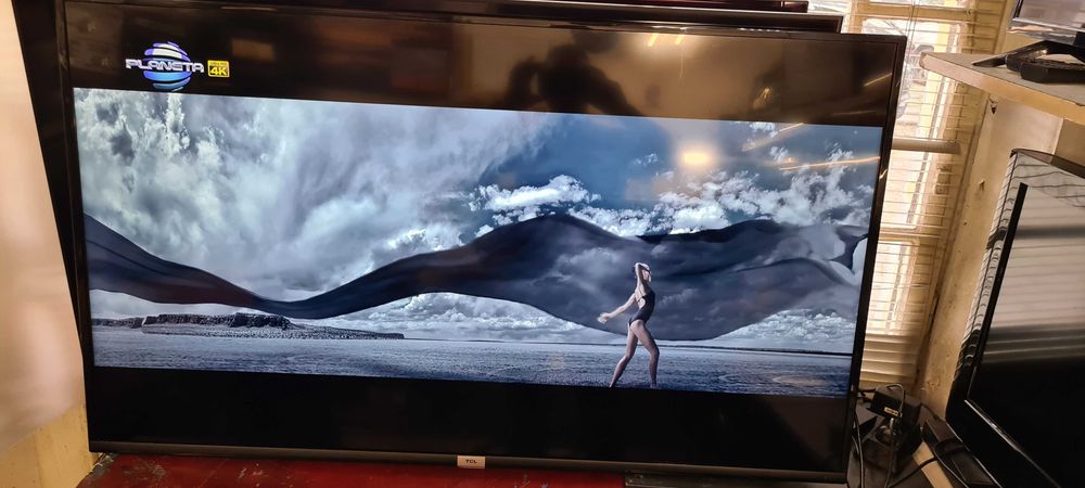 55" Телевизор TCL 55DB600 -Smart TV/4K /UHD - перфектен