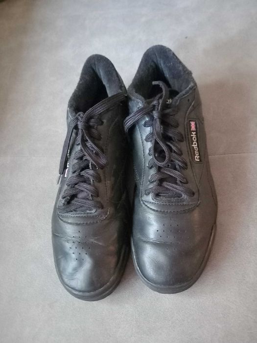 Reebok Classic кожени, номер 39 – стил и комфорт в черно