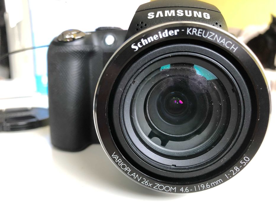 Samsung HZ50W Digital Camera(с основен комплект аксесоари-черен)