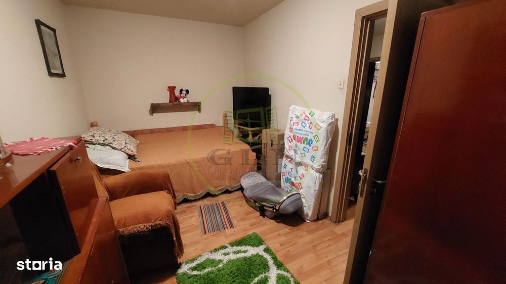 Apartament doua camere semidecomandat, parter, Craiovita zona Scoala 3