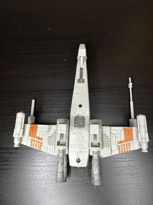 1995 Star Wars Micro Machines Action Fleet X Wing W/pilot, R2D2.