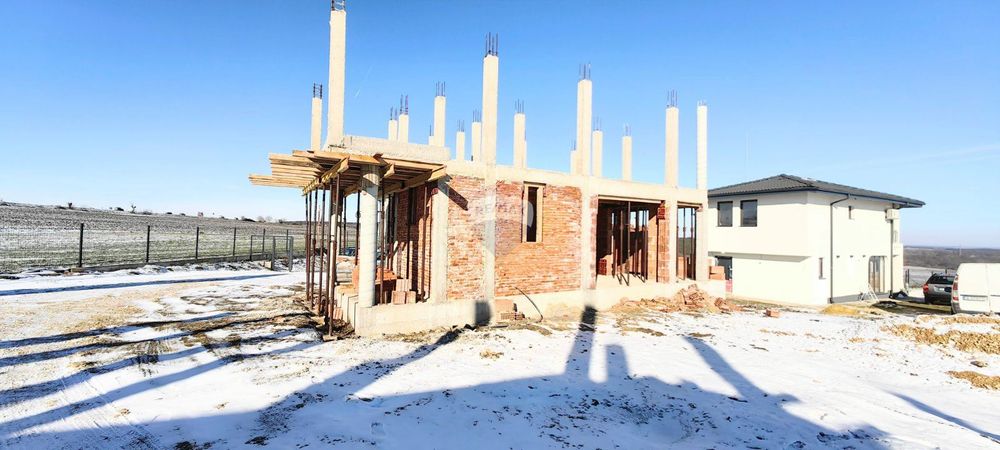 Фамилна двуетажна къща за продажба, с.Кичево, обл.Варна, ЙГ