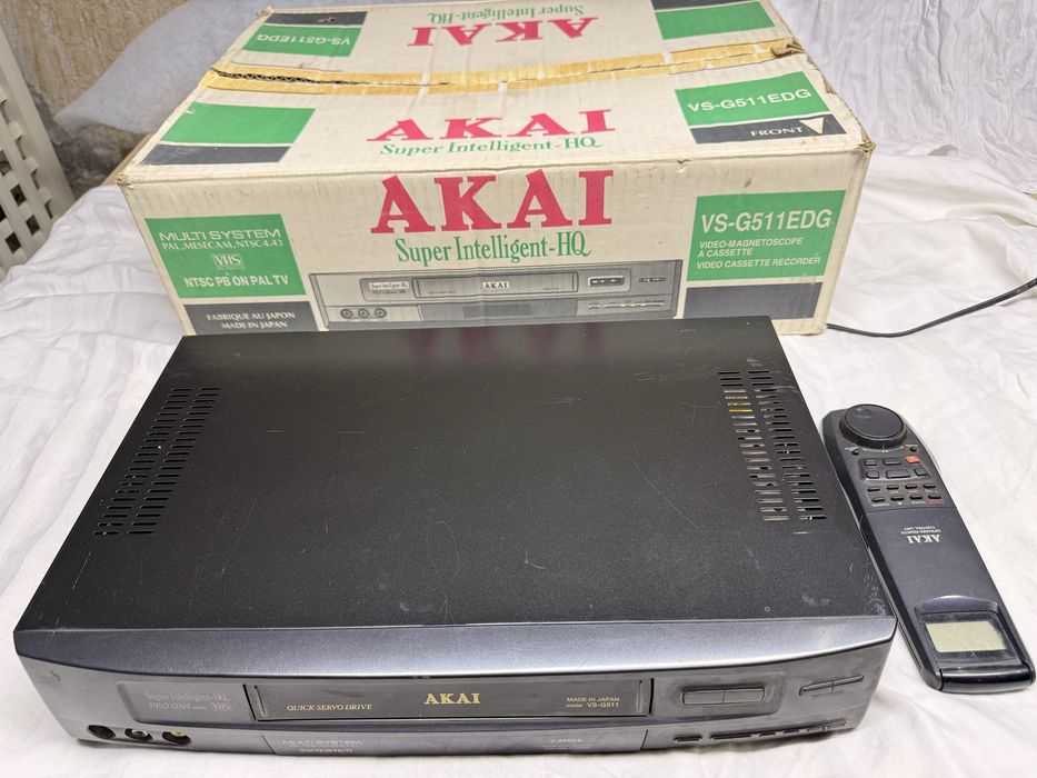 Видеомагнитофон Akai Рабочий