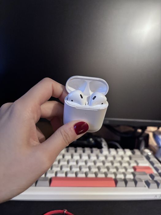 Наушники AirPods
